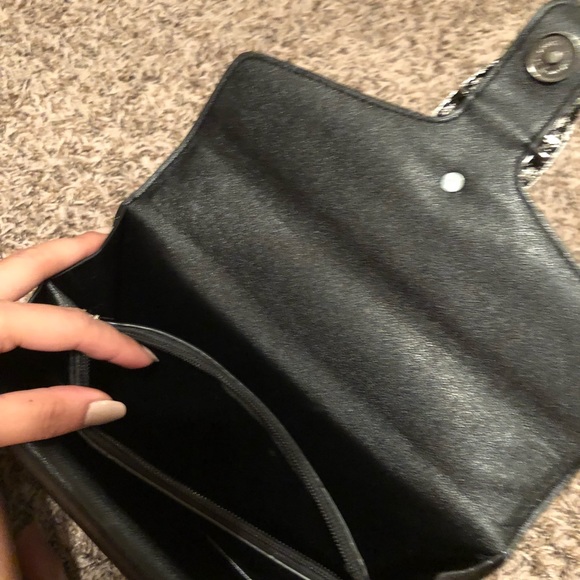 COPY - Designer Inspired medium size crossbody bag. SOLD - Picture 4 of 5